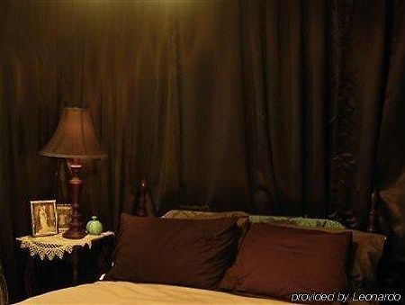 Plum Grove Inn ไอโอวาซิตี ห้อง รูปภาพ