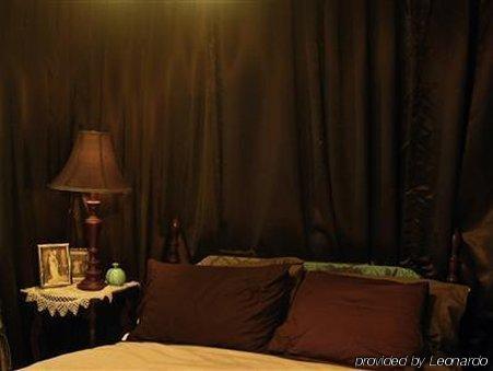 Plum Grove Inn ไอโอวาซิตี ห้อง รูปภาพ