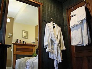 Plum Grove Inn ไอโอวาซิตี ภายนอก รูปภาพ