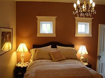 Plum Grove Inn ไอโอวาซิตี ภายนอก รูปภาพ